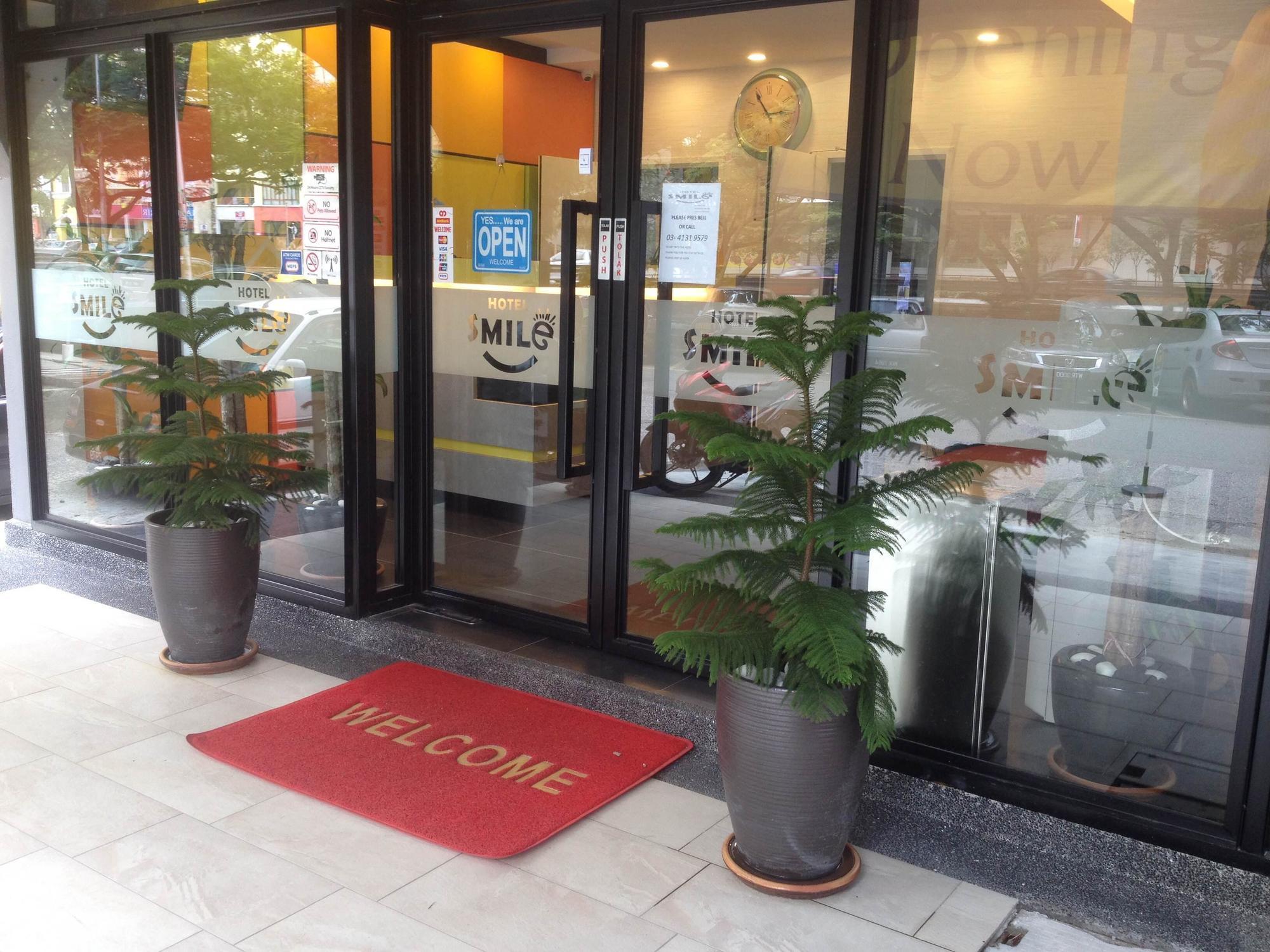 สไมล์ โฮเต็ล ดาเนา โกตา Hotel กัวลาลัมเปอร์ ภายนอก รูปภาพ